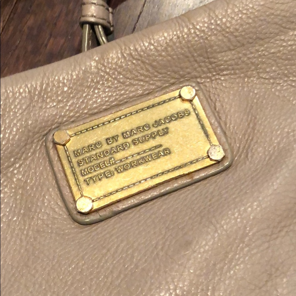 Marc Jacobs crossbody bag in tan - Picture 2 of 3